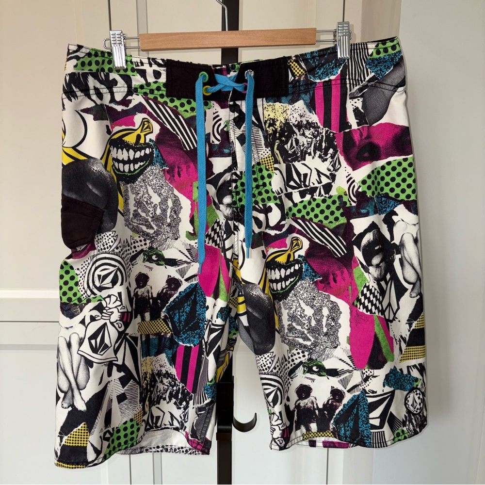 Volcom All Over Graphic Board Shorts Bananas Mod Mens 36 XL Surf Swim Trunks Y2K